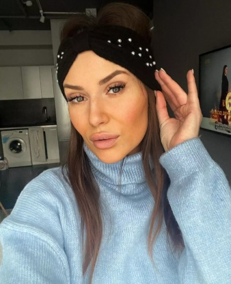 Я живу в Москве и горячо приглашаю тебя в свою уютную квартиру, где смогу помочь тебе расслабиться и испытать море удовольствия. Я предлагаю широкий спектр услуг, от классического массажа и эротического танца до интимных утех и экспериментов в постели. Мои красивые фото говорят сами за себя, а мои довольные клиенты подтверждают мою профессиональность и умение угодить каждому мужчине. Получи от меня море наслаждения и окунись в мир страсти! 💋 1277, 25 лет